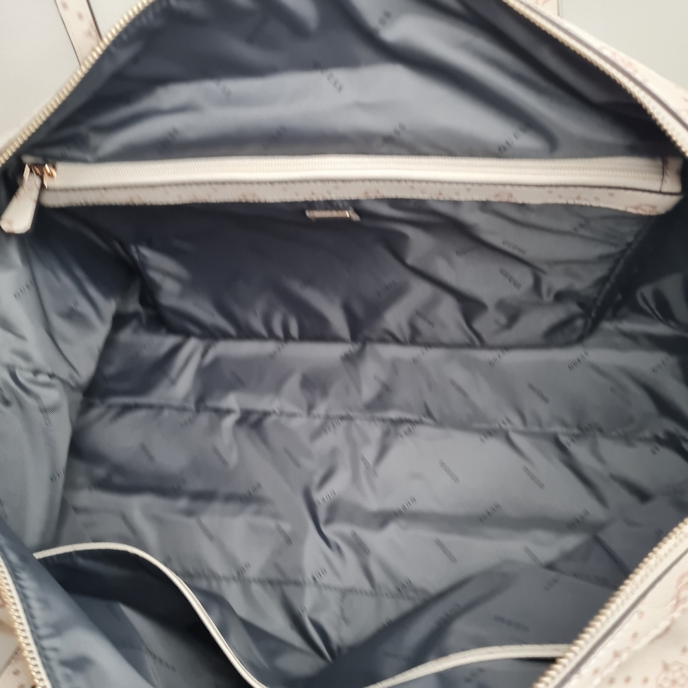 Guess Logo Duffle Bag - Picture 6 of 9